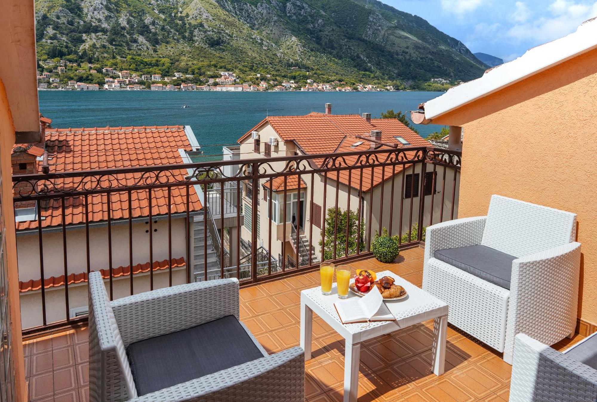 Apartment Busola Kotor Eksteriør bilde