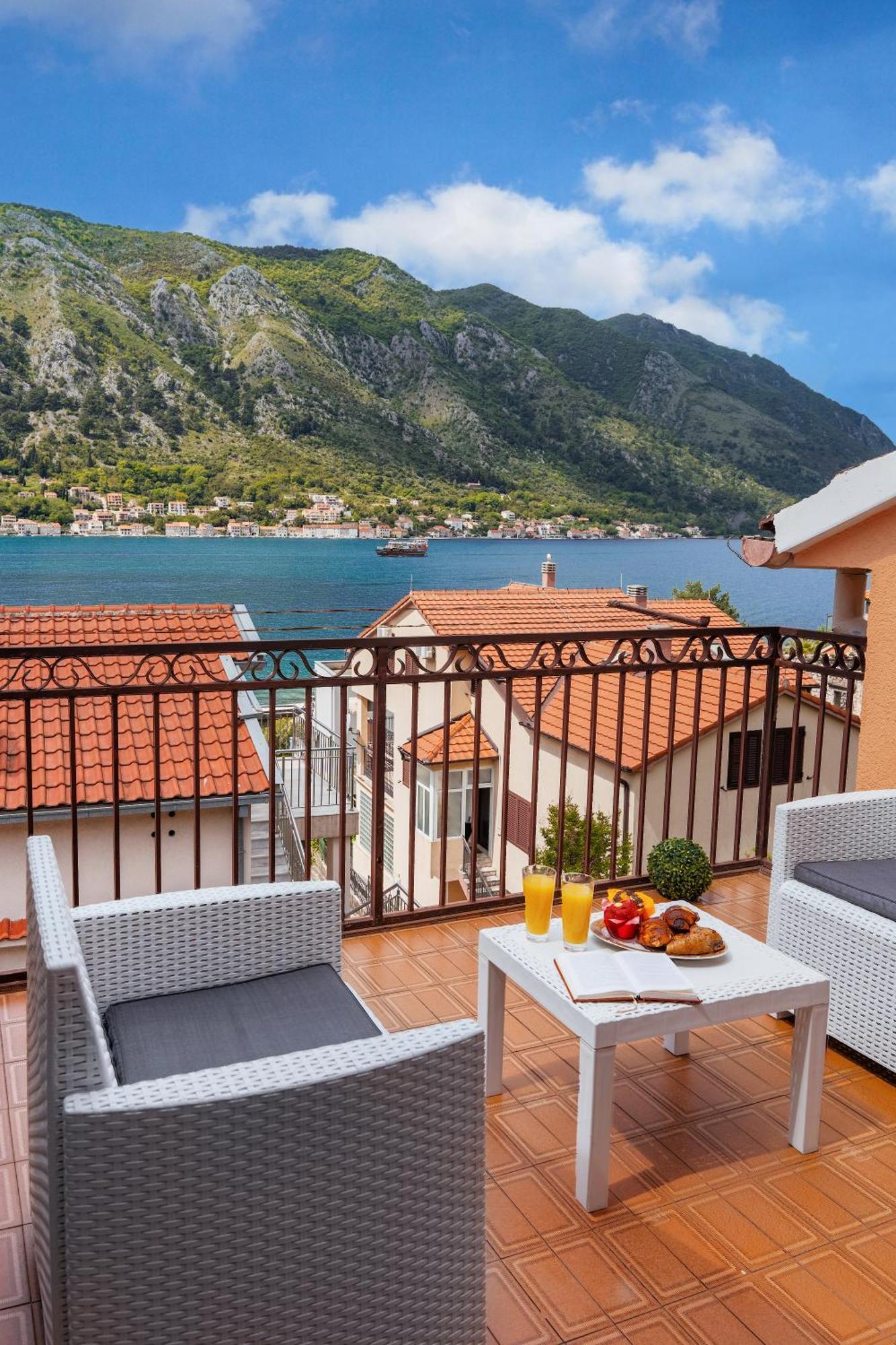 Apartment Busola Kotor Eksteriør bilde
