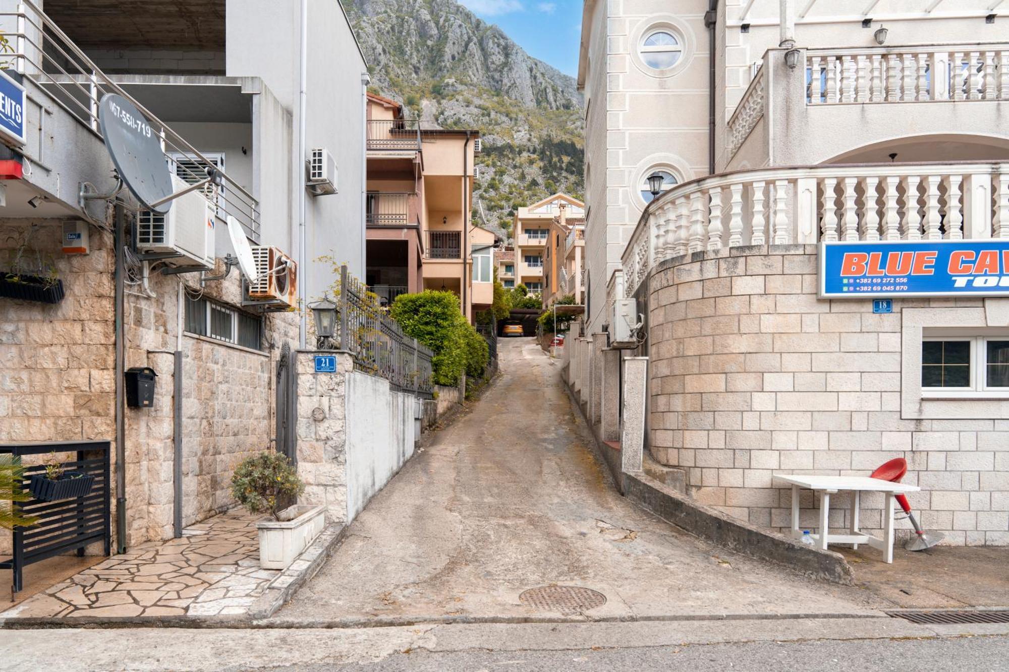Apartment Busola Kotor Eksteriør bilde