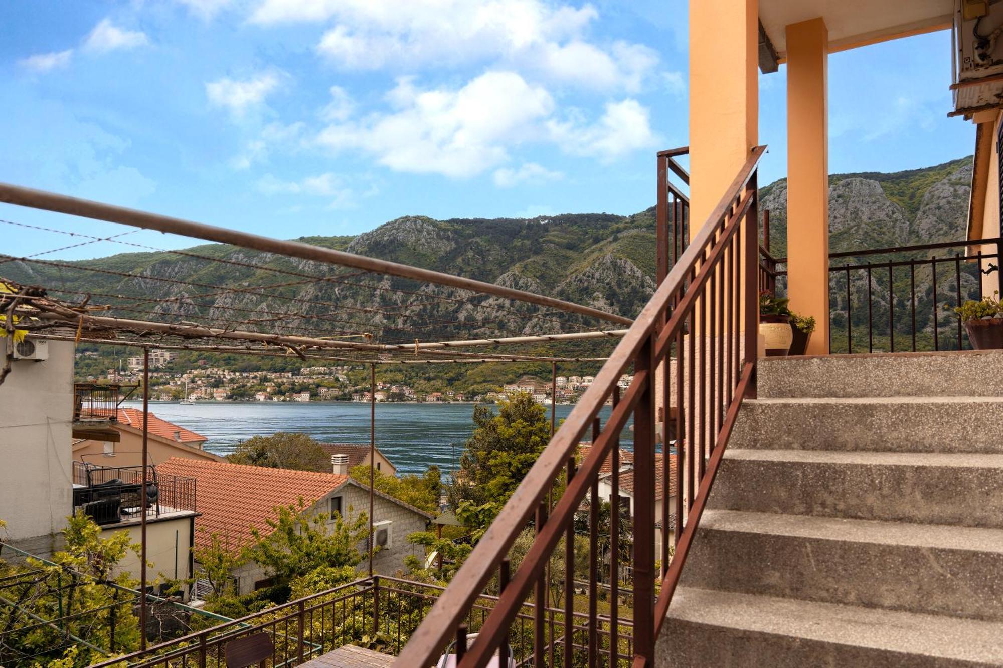 Apartment Busola Kotor Eksteriør bilde