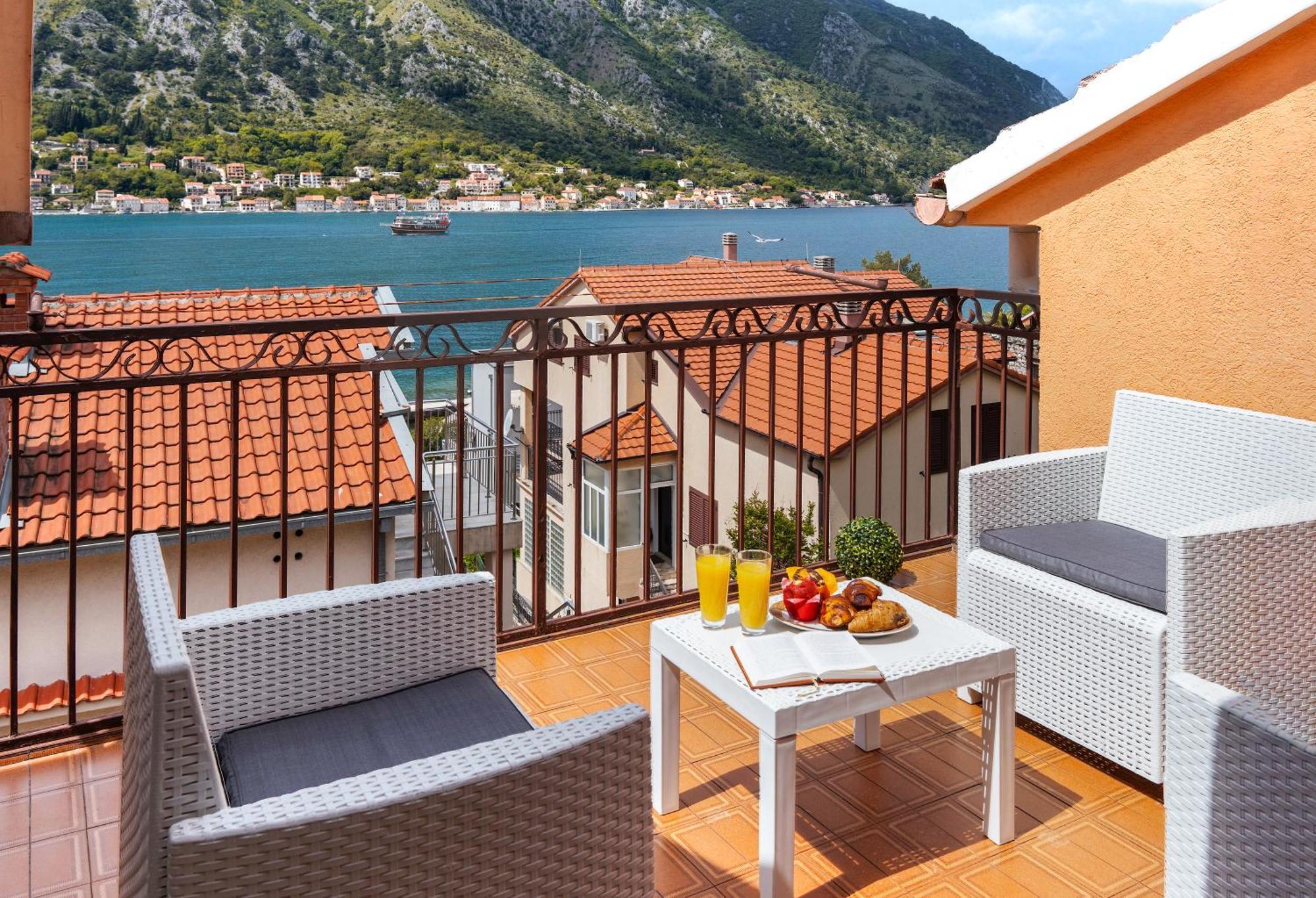Apartment Busola Kotor Eksteriør bilde