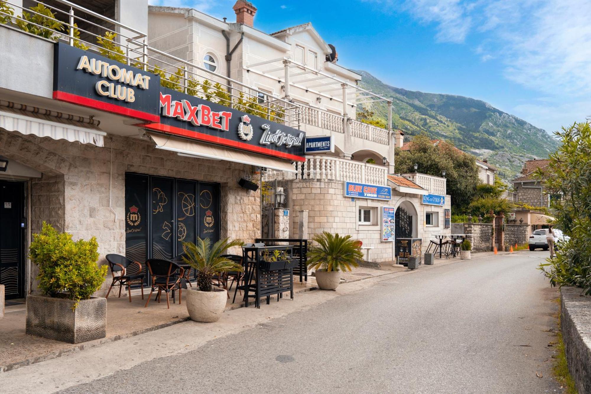 Apartment Busola Kotor Eksteriør bilde