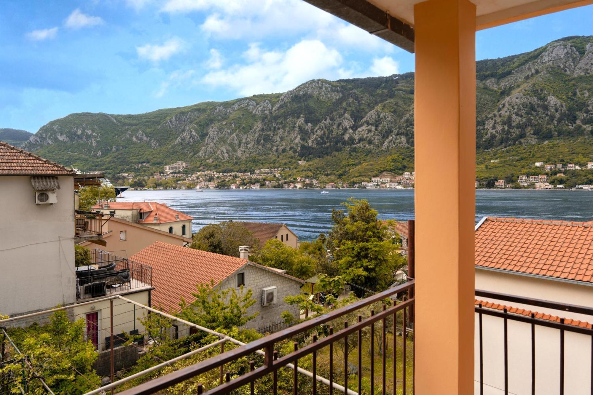 Apartment Busola Kotor Eksteriør bilde