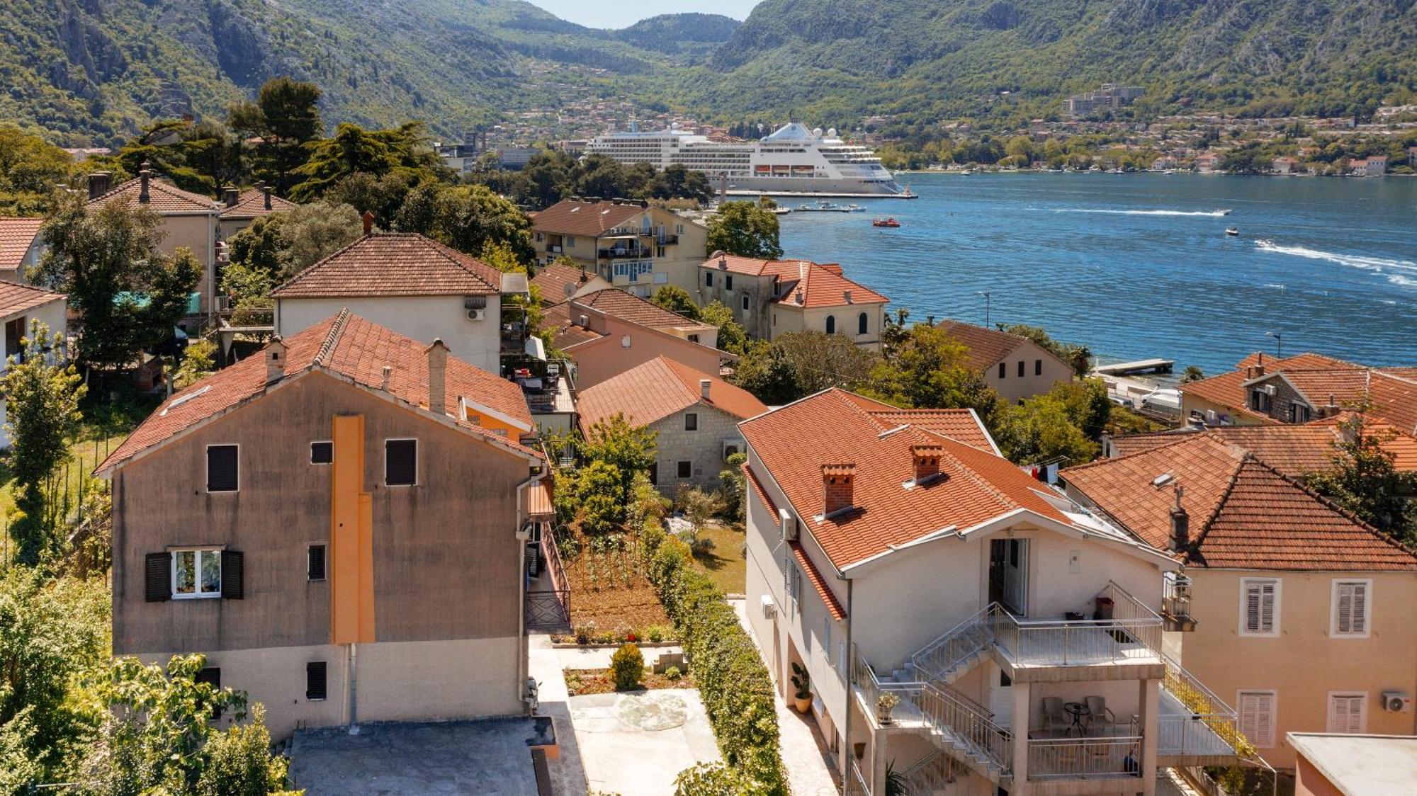 Apartment Busola Kotor Eksteriør bilde